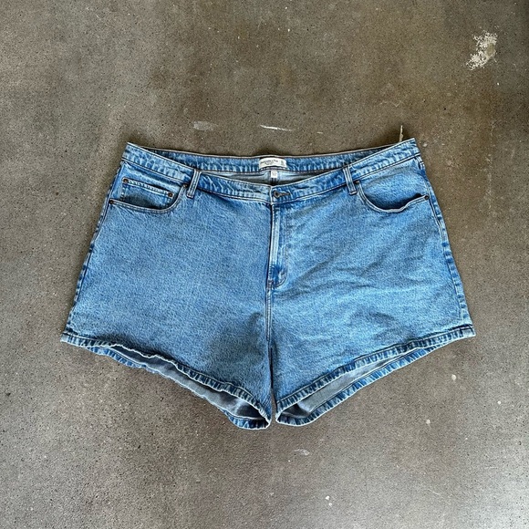 Abercrombie & Fitch The Dad Short High Rise Curve Love Medium Wash Size 37|24 - Picture 2 of 5